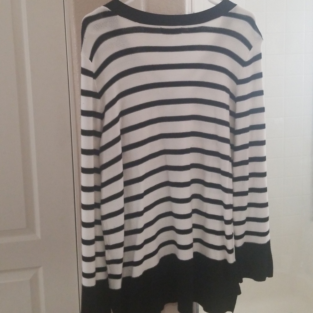 sweater - Picture 3 of 3